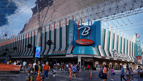 Fremont Street - Experience (1) (24x42)
