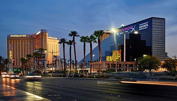 Resorts - Mandalay Bay  (24x42