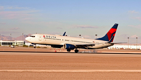 Boeing 737 N371DA (24x42)