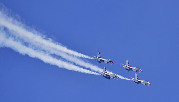 Air Force Thunderbirds 3 (24x42)